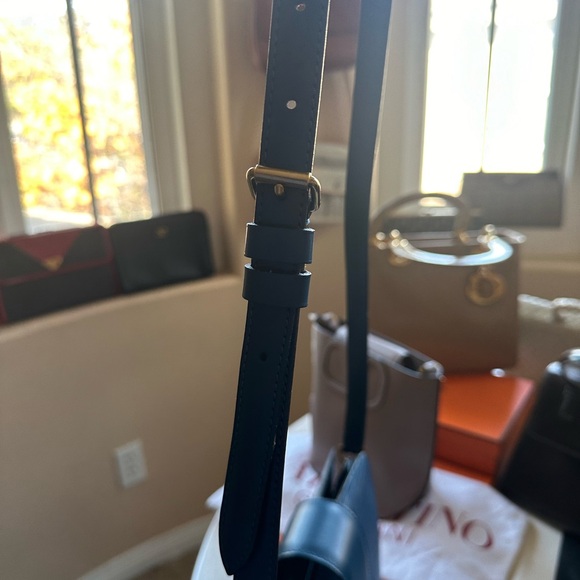 LV BLUE Epi Capucines - Picture 14 of 15